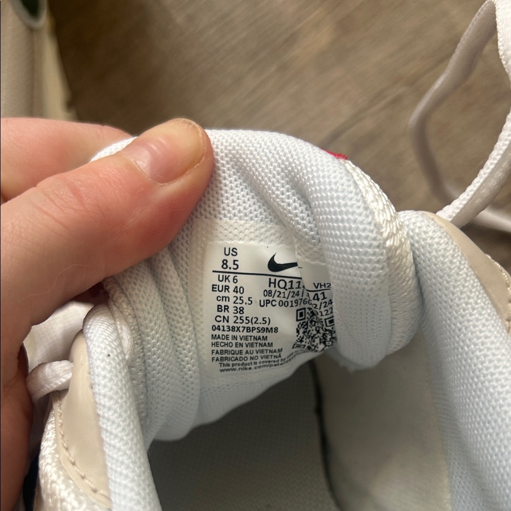 Women’s Nike Intiator Sneakers - Picture 3 of 6